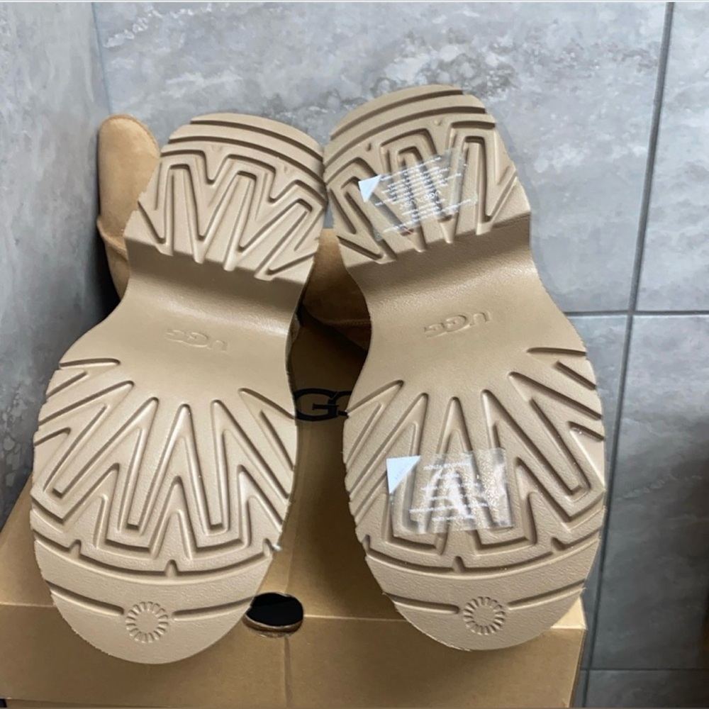 UGG CLASSIC NEW HEIGHTS CUFFABLE - Picture 5 of 6